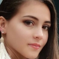 Daniela Derly Naken