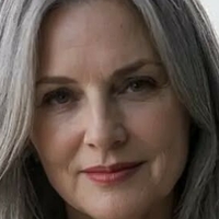 Elegant Edith Naken