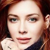 Elena Satine Naken