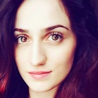 Elif Khan Naken