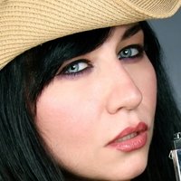 Elissa Dowling Naken