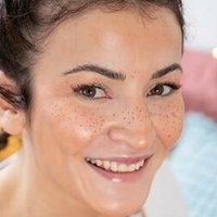 ELLA P Naken