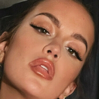 Ellie Robinson Naken
