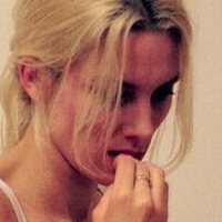 Ellie Rowsell Naken