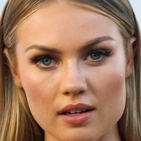 Elyse Knowles Naken