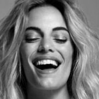 Emilia Attias Naken