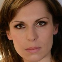 Emilie Colli Naken