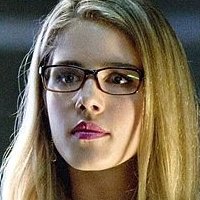 Emily Bett Rickards Naken