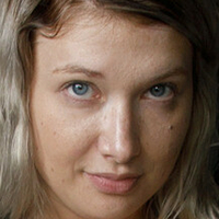 Emily Right Naken