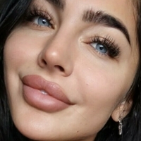 Emily Rinaudo Naken