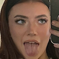 Emma Riott Naken