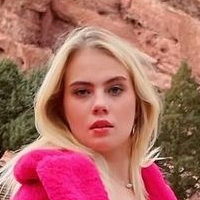 Emma Skau Naken