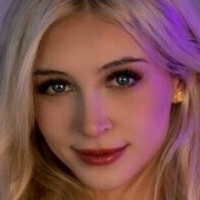 Emma Xlouise Naken