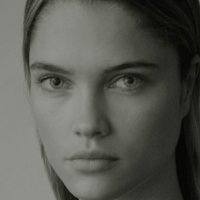 Eva Biechy Naken