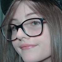 Evie Naken