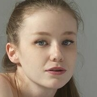 Extr Emily Naken