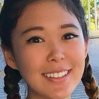 Extra Emily Naken