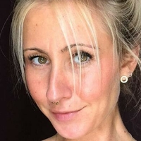 Fraujenna Naken