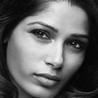 Freida Pinto Naken