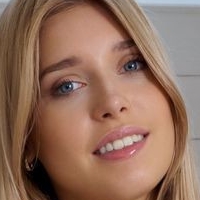 Freya Mayer Naken