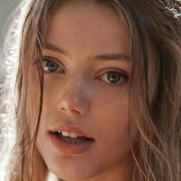 Grace Van Dien Naken