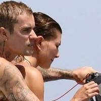 Hailey Baldwin Naken
