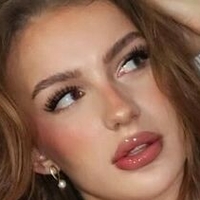 Hannah Marleen Naken