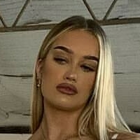 Hannah Sofia Naken