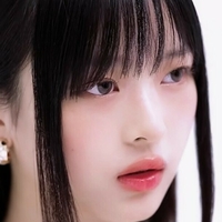 Hanni Pham Naken