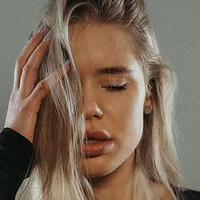 Hollaura Naken