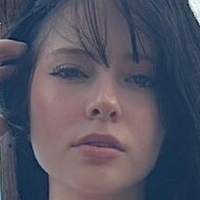 Isabella Theran Naken