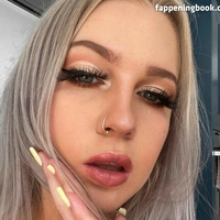 its.analee__ Naken