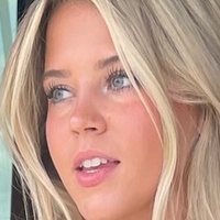Iza Leslie Naken