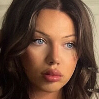 Jade Nyström Naken