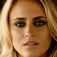 Janni Olsson Deler Naken