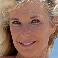 Jemma Naken