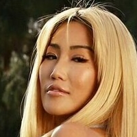 Jennie Rose Naken