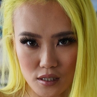 Jennifer Nguyen Naken