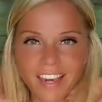Julia Andrea Naken