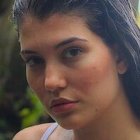 Julia Elizabete Naken