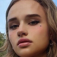 Julia Gisella Naken