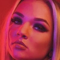 Julia Hart Naken