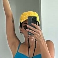 Júlia Konrad Naken