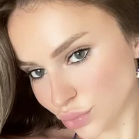 Julia Reinert Naken