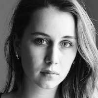 Julie Brochorst Andersen Naken