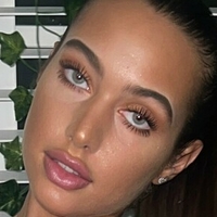 Kamila Davies Naken