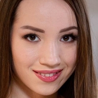 Kate Quinn Naken