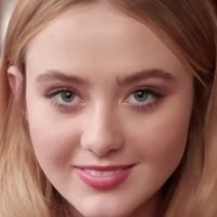 Kathryn Newton Naken