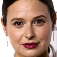 Katie Lowes Naken