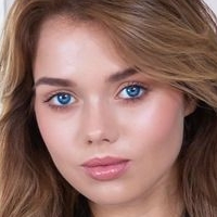 Keira Blue Naken